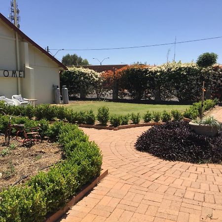 Club Boutique Hotel Cunnamulla Exteriör bild
